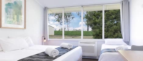 Triple Room, Multiple Beds, Non Smoking | Desk, free WiFi
