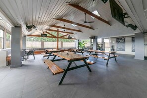 บริการอาหารเย็น