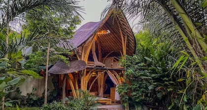 Wahem Luanan- Eco Bamboo Home Ubud Bali, River View