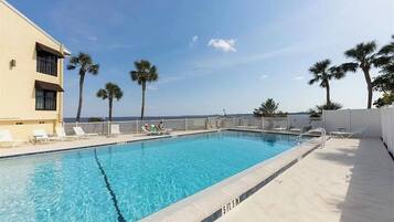 Piscine extérieure, piscine chauffée