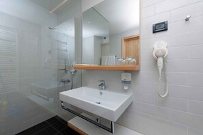 Bathroom - Holiday Apartment with Terrace (Rovinj)