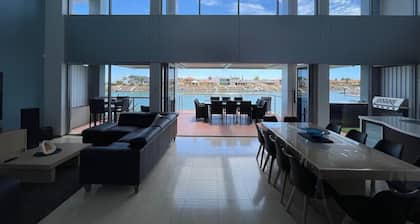 Sea Breeze Waterfront Retreat - Wallaroo Marina Frontage