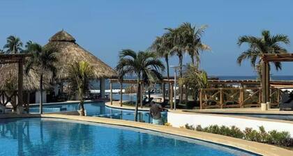 Modern House with Beach Club for 8 + Beach Club in Acapulco Diamante