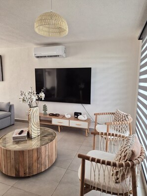 Living area - Modern House with Beach Club for 8 + Beach Club in Acapulco Diamante (Acapulco de Juárez)