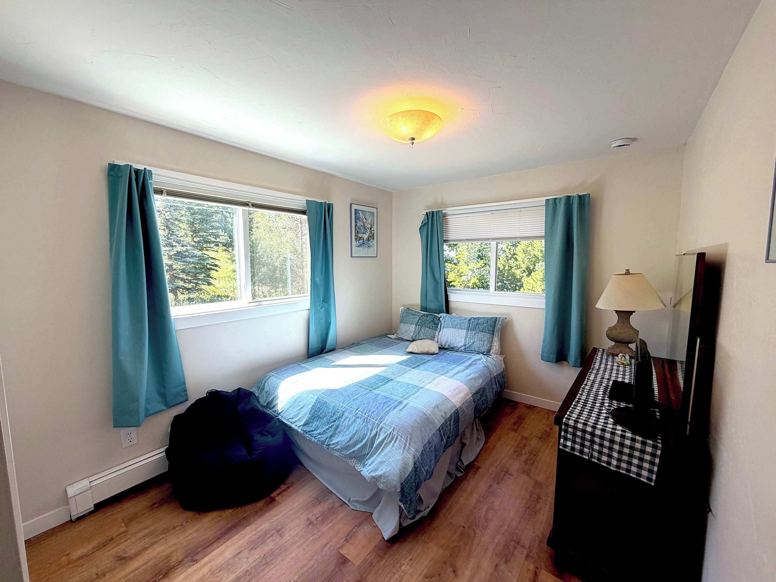5 bedrooms, iron/ironing board, WiFi (free), bed sheets