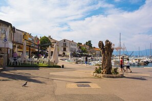 Marina - Holiday Apartment FLORIS with Sea View (Punat)