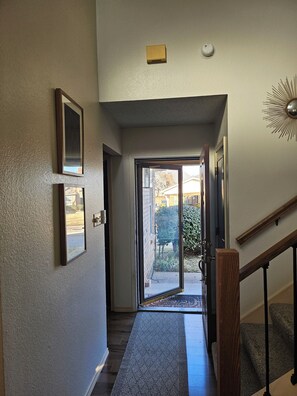 Interior - Phenomenal 2-bedroom townhome with AC in Arlington (Arlington)