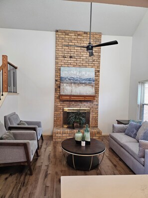 Fireplace - Phenomenal 2-bedroom townhome with AC in Arlington (Arlington)