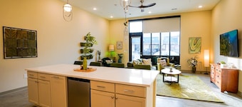 Peridot Suite - NEW (2bdrm/2bath) Loft