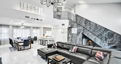Ultra-Luxury 5BR Villa Heated Pool Game Room near Beach