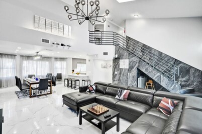 Ultra-Luxury 5BR Villa Heated Pool Game Room near Beach