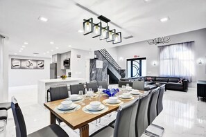 Dining - Ultra-Luxury 5BR Villa Heated Pool Game Room near Beach (Dania Beach)