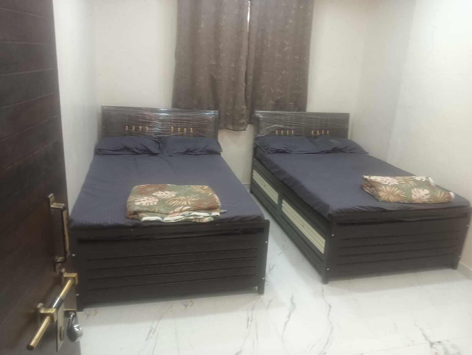 Camas plegables/adicionales y ropa de cama 