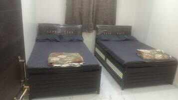 Camas plegables/adicionales y ropa de cama