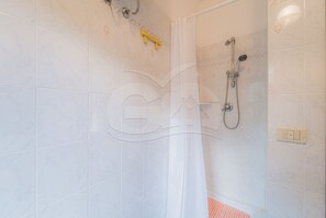 Shower, hair dryer - APPARTAMENTI LENTISCO - BILOCALE LENTISCO (Capoliveri)