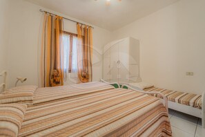 2 Schlafzimmer, Bügeleisen/Bügelbrett