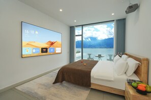 Premium Double Room, Balcony, Ocean View | Premium bedding, minibar, desk, laptop workspace - Guiyue Mountain Seaview Hotel (Dali)