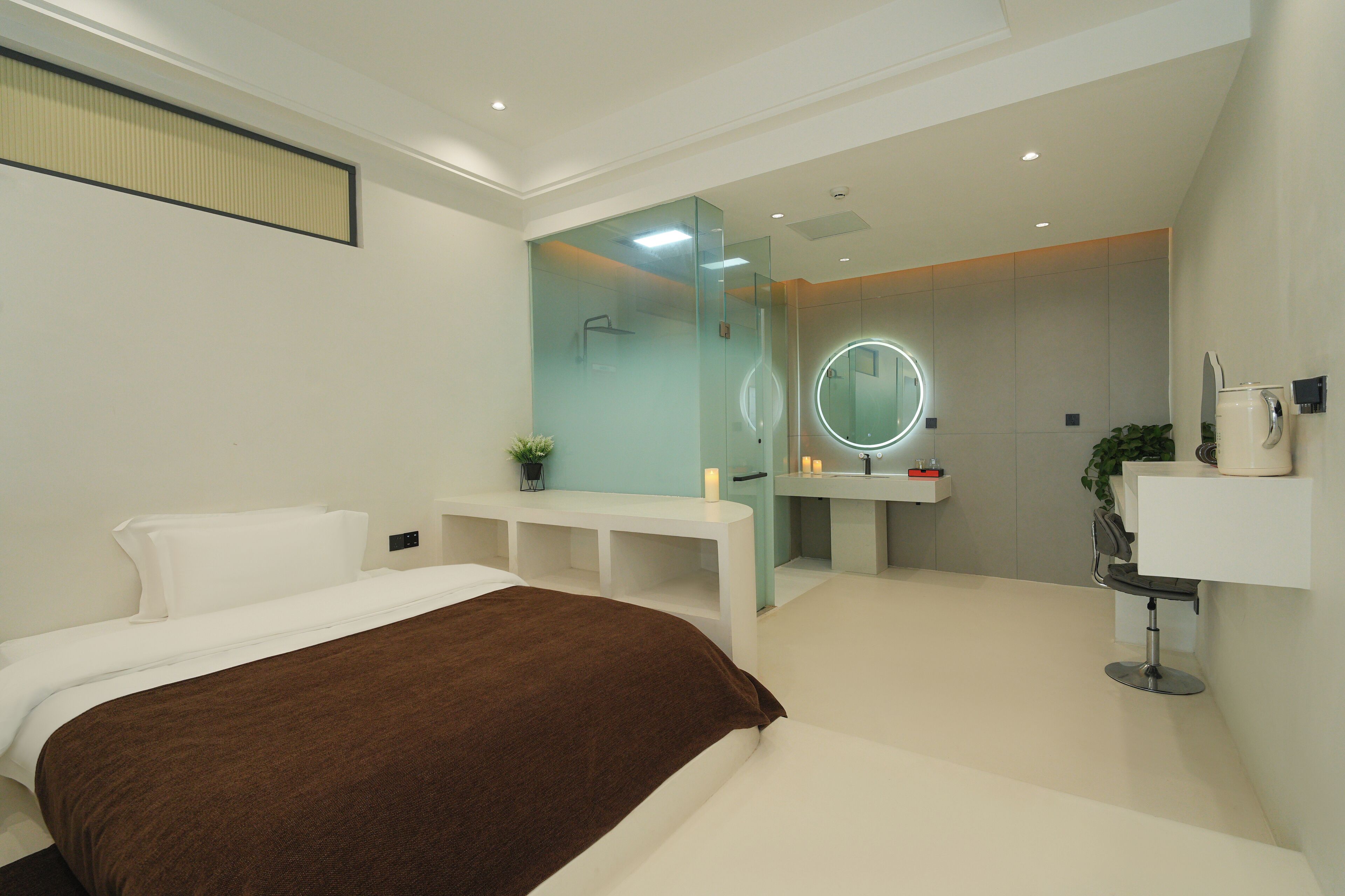 디자인 쿼드룸, 발코니, 바다 전망 | 책상, 노트북 작업 공간, 암막 커튼, 무료 WiFi