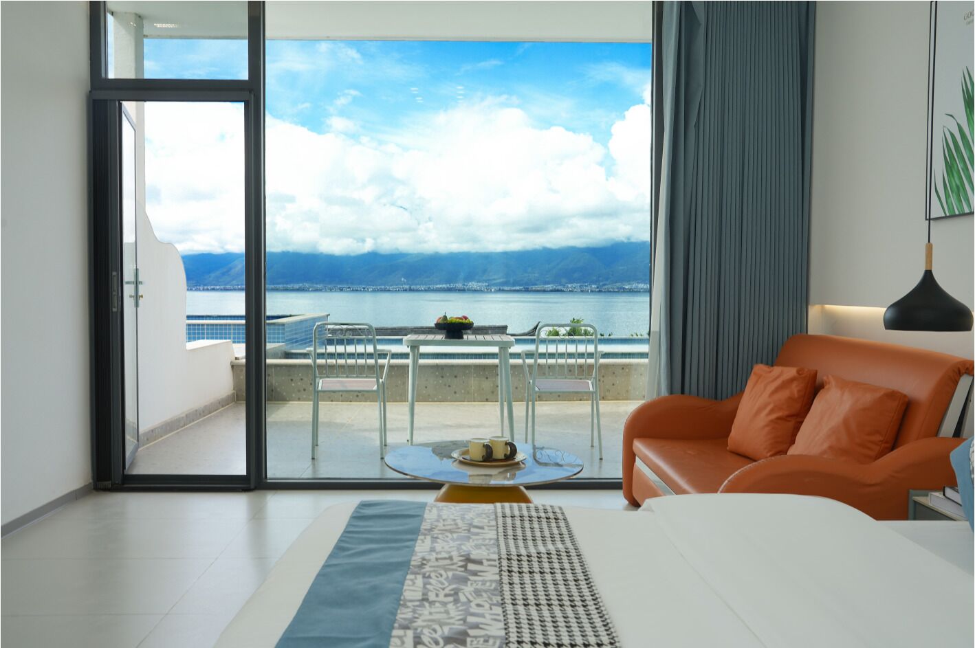 舒適雙人房, 1 張特大雙人床, 海景 | 書桌、手提電腦工作空間、遮光窗簾/窗簾、免費 Wi-Fi