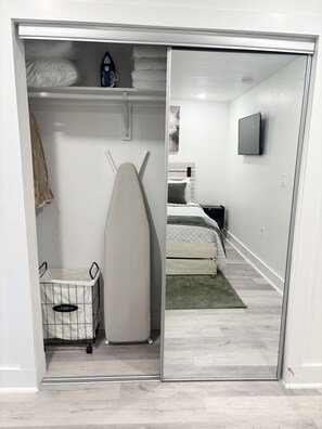 1 chambre, fer et planche à repasser, Wi-Fi, draps fournis
