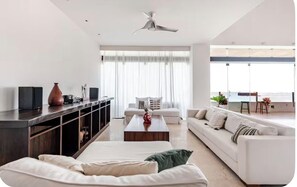 Living area - Luxury Ocean Front Penthouse - Olas Altas, Puerto Vallarta (Puerto Vallarta)