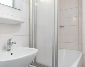 Classic Apartment, 2 Bedrooms | Bathroom - Apartment im Seepark Sellin mit Balkon (Sellin)