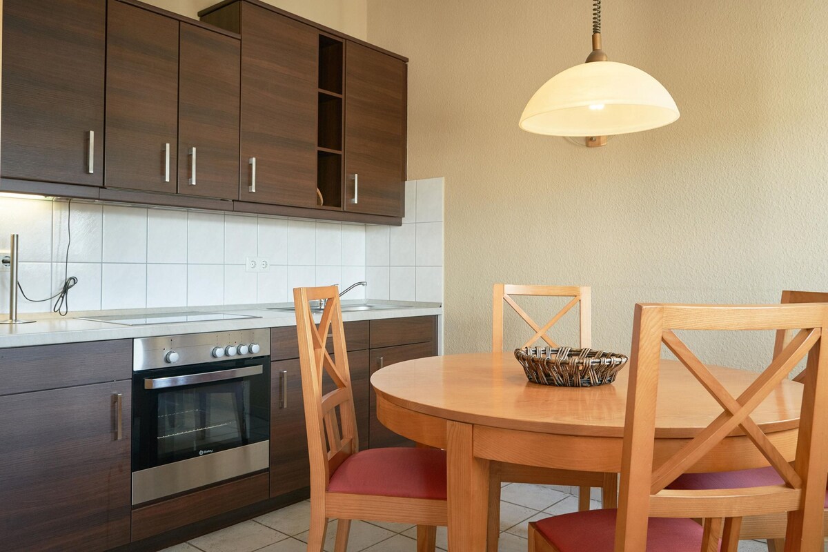 Wasserkocher mit Kaffee-/Teezubehör, Kühlschrank, Mikrowelle, Ofen