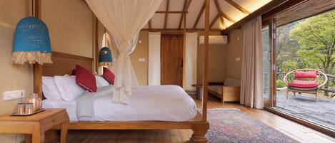 Chambre Deluxe, vue sur la montagne | Bureau, espace de travail pour ordinateurs portables