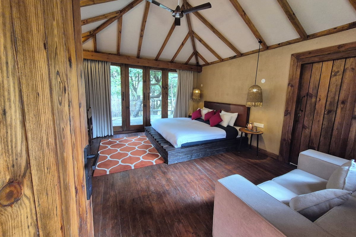 Classic-Doppelzimmer, Bergblick | Schreibtisch, laptopgeeigneter Arbeitsplatz, kostenloses WLAN