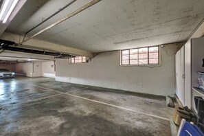 Interior - Lux Brentwood Condo in Prime Walkability Location (Los Angeles)