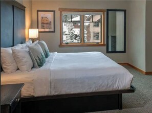 Iron/ironing board, Internet, bed sheets