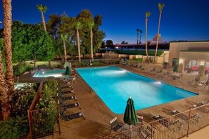 Outdoor pool - The Blake At Scottsdale (Scottsdale)