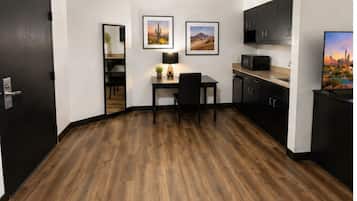 Suite estudio Premium, 2 camas Queen size | Escritorio, espacio para trabajar con laptop y cortinas blackout