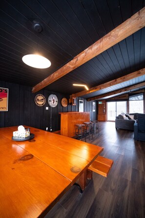 Lobby - Chalet Mins to Blue Mountain Village | Mountain View | EV Charger | Fireplace (The Blue Mountains)