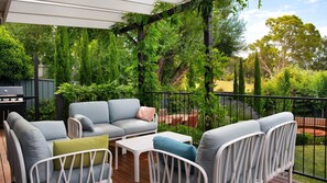 Terrace/patio - Bengarlyn in Daylesford where bold garden design meets boutique luxury, stunning 3 bedroom home (Daylesford)