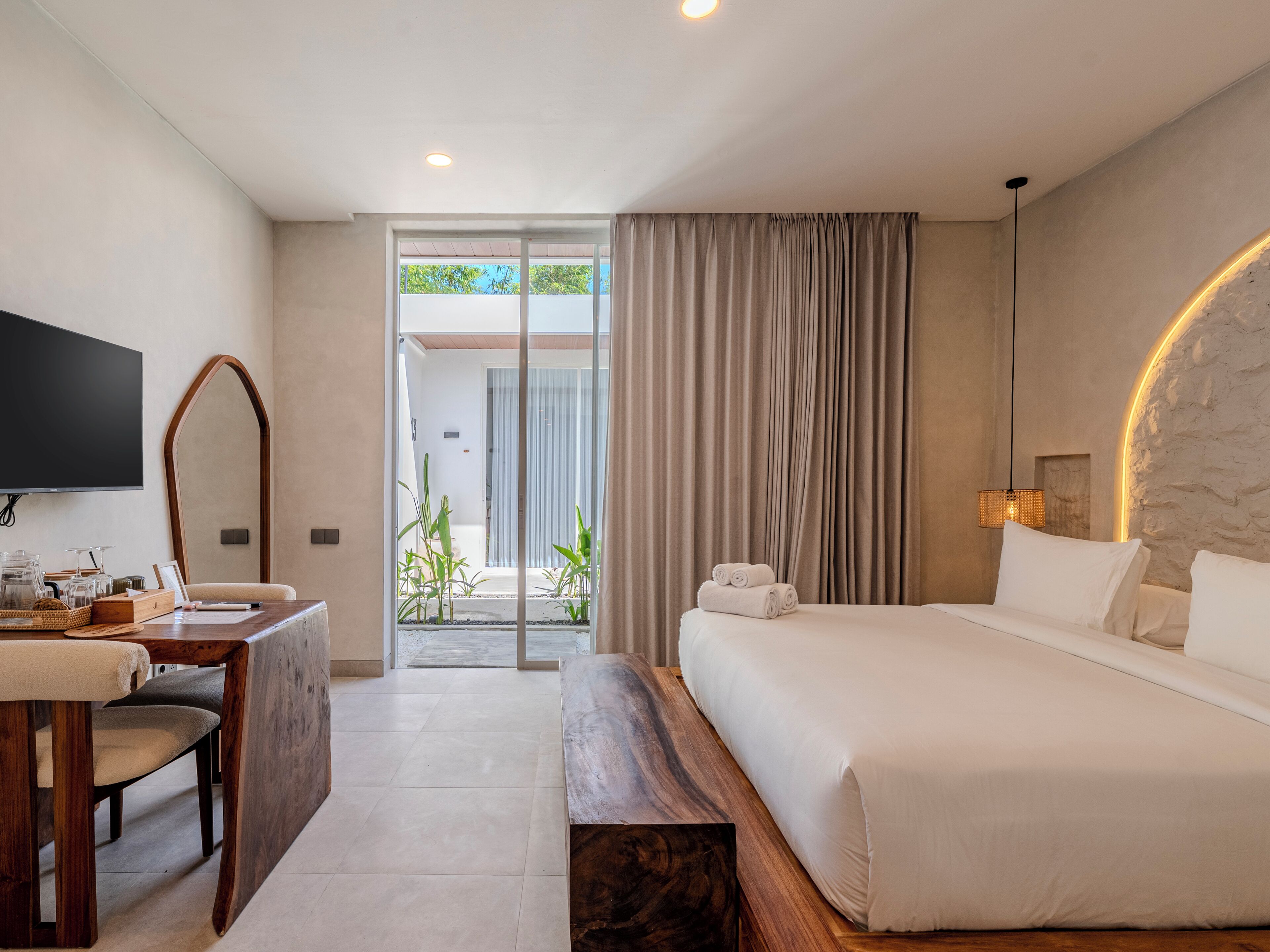 Deluxe Studio Suite | Premium bedding, down duvets, minibar, in-room safe