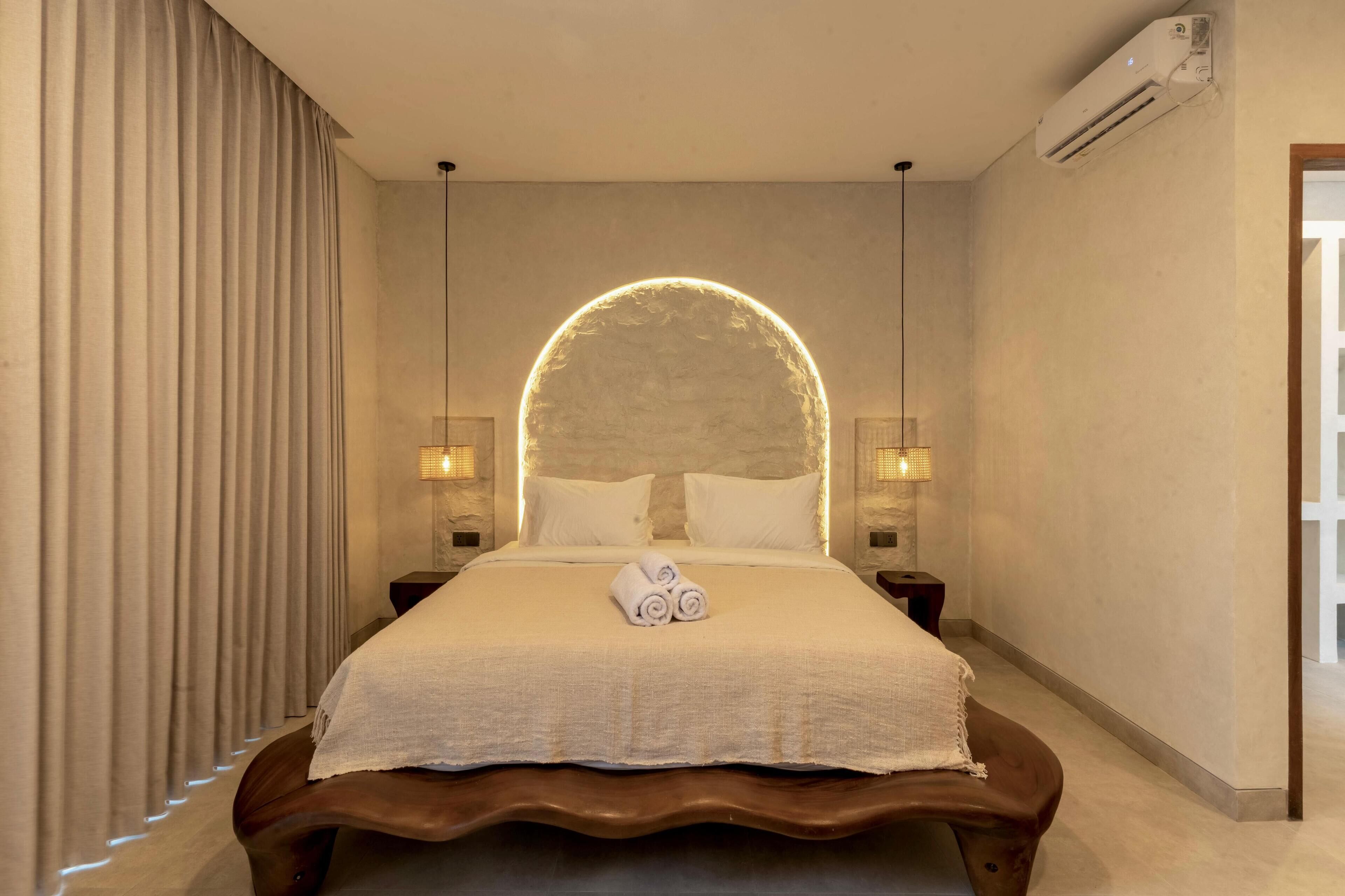 Deluxe dubbelrum | Sängtillbehör av högsta kvalitet, duntäcken och minibar