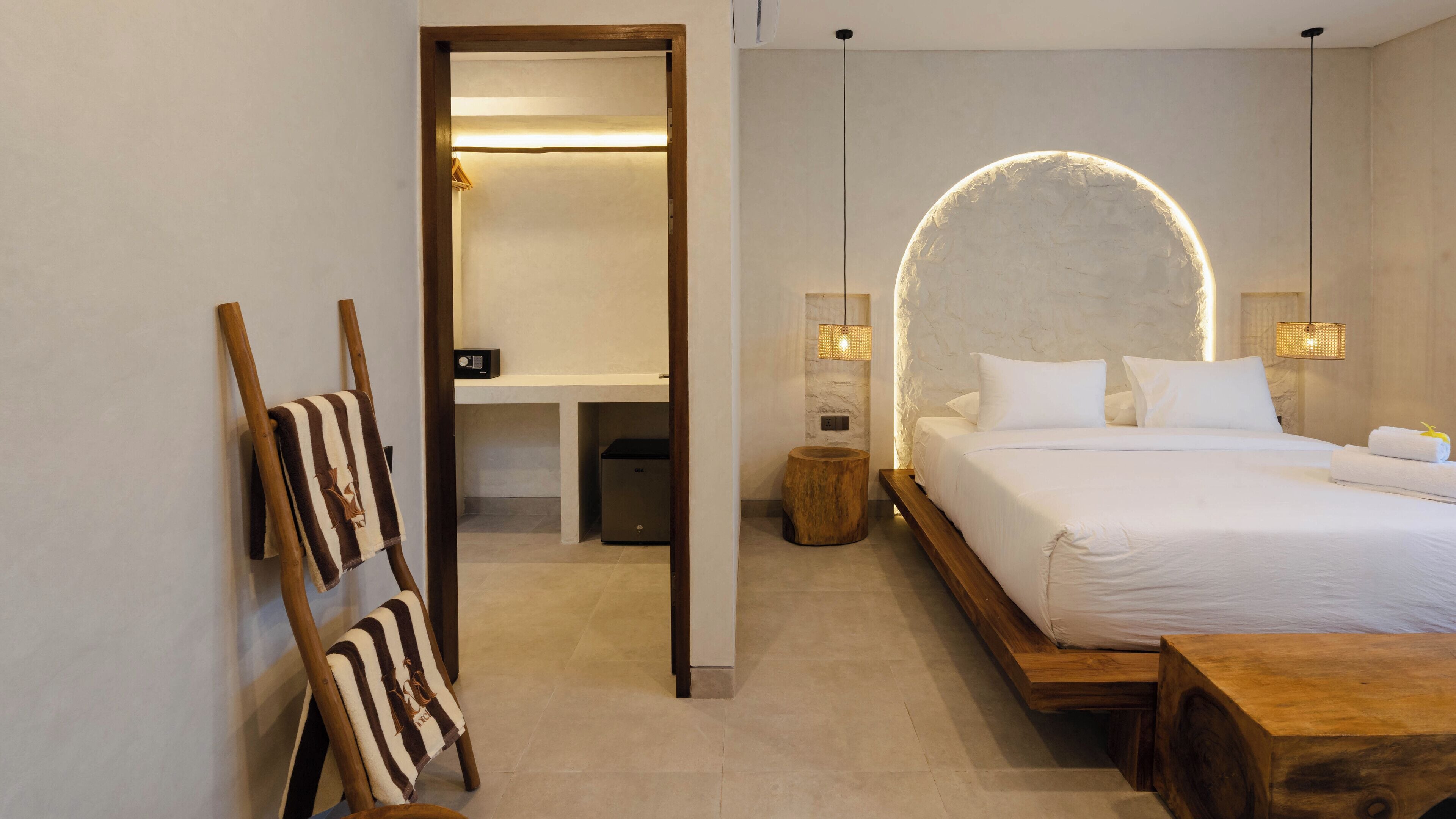 Hochwertige Bettwaren, Daunenbettdecken, Minibar, Zimmersafe