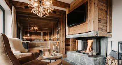 Luxury chalet with lounge pool & 2 saunas