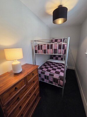 5 chambres, fer et planche à repasser, Wi-Fi gratuit, draps fournis