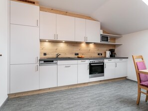 Fridge, microwave, oven, stovetop - Large holiday home directly on the valley run (Wildschönau-Niederau)