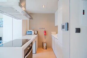 Private kitchen - Modern Studio with Skyline Views in Dubai Marina (Dubai)