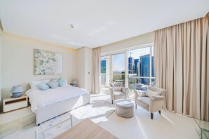 Iron/ironing board, Internet, bed sheets - Modern Studio with Skyline Views in Dubai Marina (Dubai)