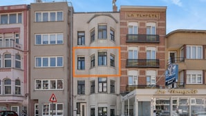 A multi-story building with a restaurant named "La Tempete" on the ground floor. - Renovated apartment for family (Blankenberge)