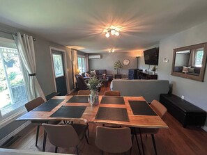 House, 3 Bedrooms, Balcony | Dining room - Spring Is Near, Relax and Warm Up Here (Summerside)