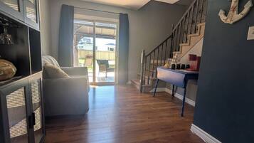 House, 3 Bedrooms, Balcony | Living area