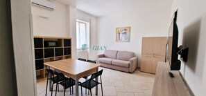 TV - One-Bedroom Apartment for 4 Guests  Ref.Casa Sissy (San Vincenzo)