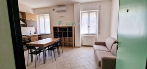TV - One-Bedroom Apartment for 4 Guests  Ref.Casa Sissy (San Vincenzo)