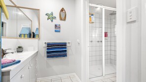 Shower - Silverleaves Sensation At The Beach (Silverleaves)