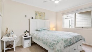 Iron/ironing board, travel cot, free WiFi - Silverleaves Sensation At The Beach (Silverleaves)